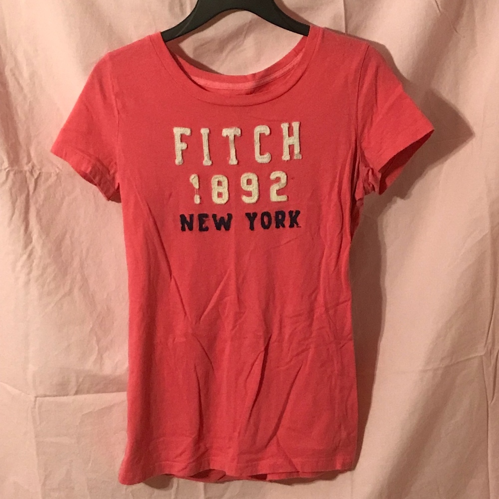 Abercrombie and Fitch pretty rouge colored T-shirt